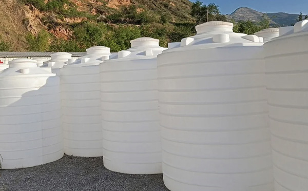 化工液体储存注意事项——选对PE乌鲁木齐塑料桶避免安全隐患