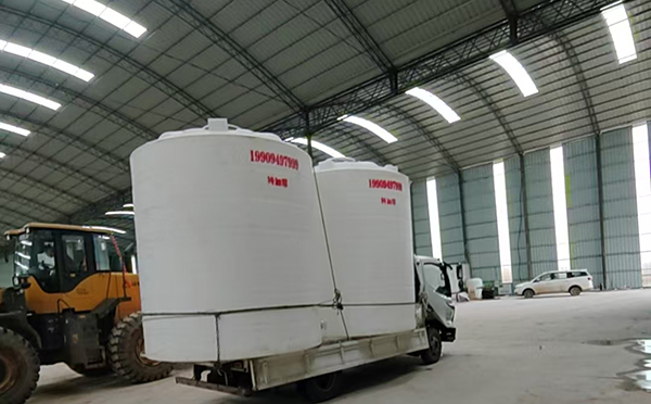 特加厚乌鲁木齐塑料大桶装车运输交付实录